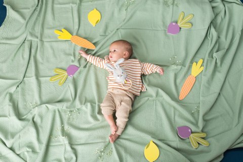 Grzechotka Króliczek Rylee z Urban Garden - Zabawka Sensoryczna