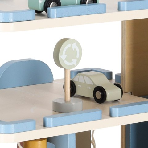 Garaż drewniany parking samochodowy piętrowy stacja benzynowa