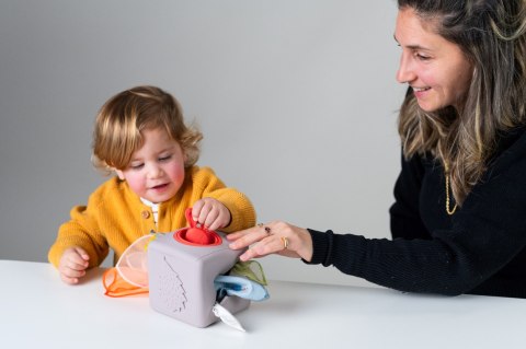 Taf Toys Pojemnik z Wyskakującymi Chusteczkami - Interaktywna Zabawka Sensoryczna