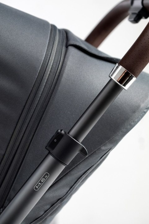 Wózek spacerowy MAST Swiss Design M6x Volcanic Ash - lekki, składany, amortyzowany