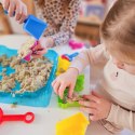 WOOPIE Piasek Kinetyczny 0,5 kg Zestaw Stolik z Foremkami