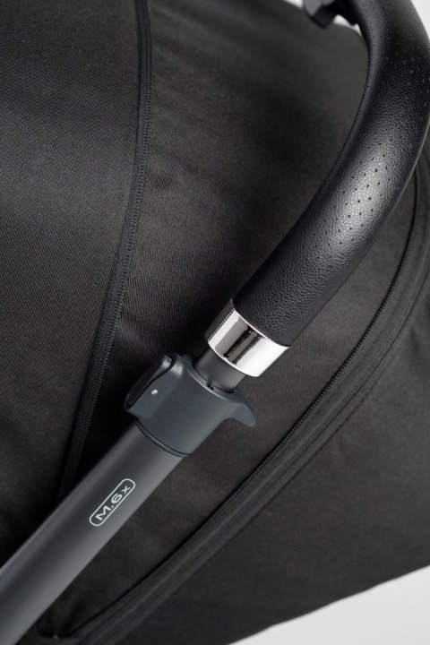 Wózek spacerowy MAST Swiss Design M6x Onyx - lekki, składany, amortyzowany