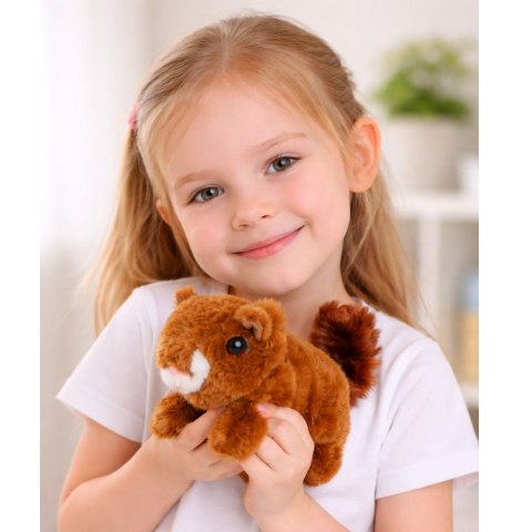 Pluszowa Interaktywna Wiewiórka W Koszyku Chodzi Wydaje Dźwięki Brązowa