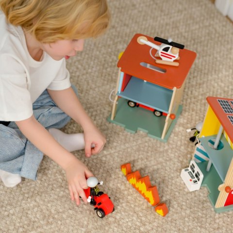 CLASSIC WORLD Remiza Strażacka Drewniana Garaż Auto Helikopter Figurki 13el.