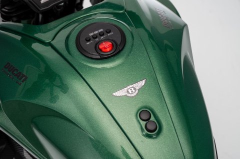 Pojazd Motor Ducati Diavel x Bentley Zielony