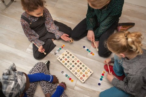 BS Toys, drewniana gra zręcznościowa XL - Przebijanka kształty i kolory