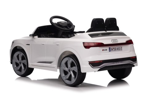 Auto Audi SQ8 białe na akumulator dla dzieci + pilot 2,4 GHz