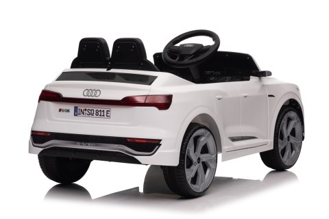 Auto Audi SQ8 białe na akumulator dla dzieci + pilot 2,4 GHz
