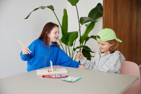 BS Toys, Drewniana gra logiczna ze szczypcami Kuleczki dla dwojga