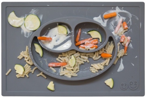 EZPZ Silikonowy talerzyk z podkładką 2w1 Happy Mat szary