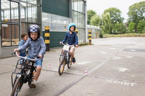 BS Toys, Zestaw do wyścigów USZKODZONE OPAKOWANIE RABAT 5%