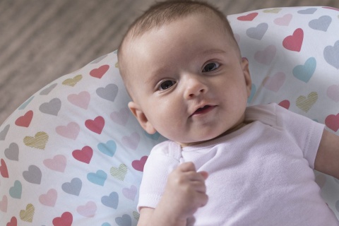 BOPPY Chicco poduszka rogal do karmienia dzieci - Hearts