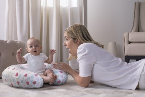 BOPPY Chicco poduszka rogal do karmienia dzieci - Hearts