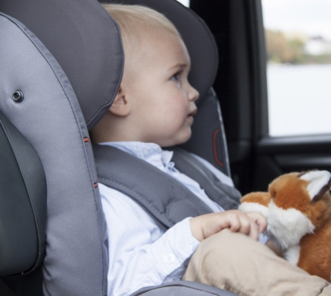 iZi Kid i-Size X2 BeSafe 0-18 kg zalecane 6m+ fotelik samochodowy - czarny melange 01