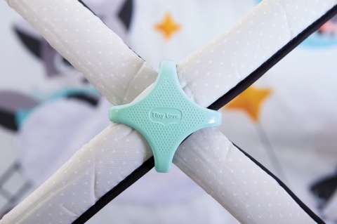 Tiny Love Gimnastyka dla bobasa mata z pałąkami Magiczna Kraina - czarno-biała