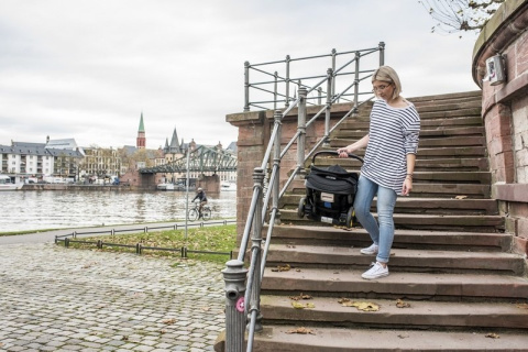 Mobilny fotelik samochodowy Doona+ 4* ADAC - Royal Blue