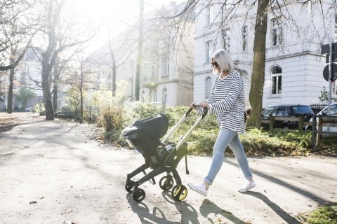 Mobilny fotelik samochodowy Doona+ 4* ADAC - Burgund