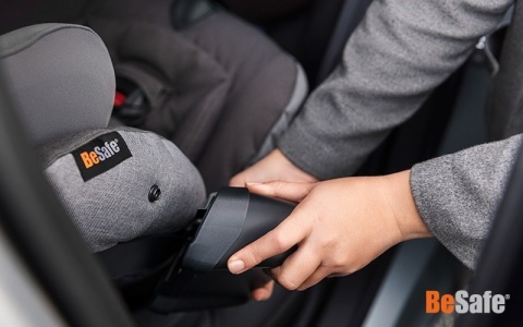 Fotelik samochodowy BeSafe iZi Plus X1 + SIP+ - CZARNY MELANGE 01