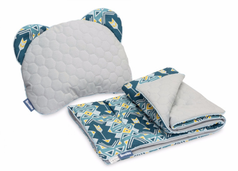 Sensillo Komplet Velvet do wózka - poduszka Miś + kocyk - GRANATOWY ORNAMENT