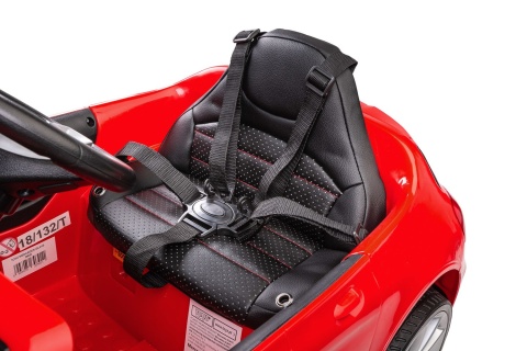 TOYZ POJAZD NA AKUMULATOR MERCEDES GLA45 RED