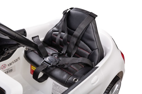 TOYZ POJAZD NA AKUMULATOR MERCEDES GLA45 WHITE