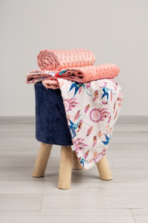 Lekki kocyk Minky 75x100cm Sensillo - RETRO RÓŻ PTAKI