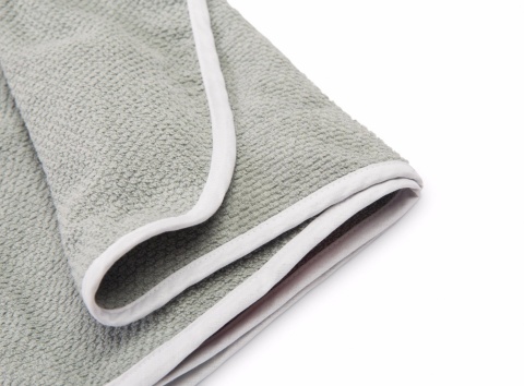 Okrycie kąpielowe z kapturkiem frotte miękkie o splocie krepa Sensillo - SZARY