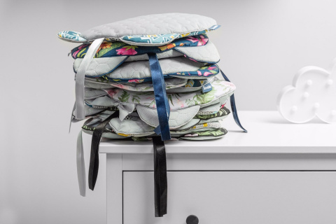 Sensillo poduszka Miś - SZARY KWIATY