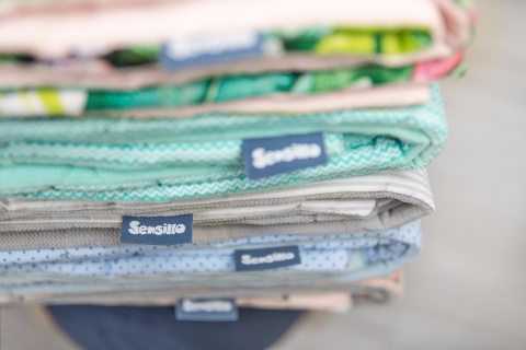 Sensillo Komplet Velvet do wózka - poduszka Miś + kocyk - GRANATOWY ORNAMENT