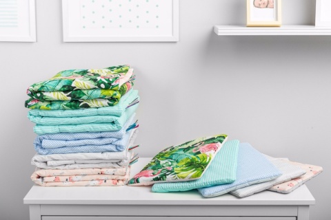 Sensillo Komplet do wózka Velvet - poduszka Miś + kocyk CZARNY KWIATY