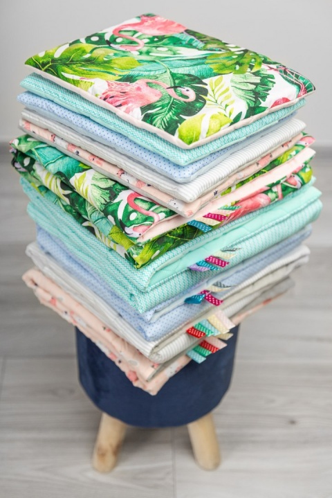 Sensillo Komplet do wózka Velvet - poduszka Miś + kocyk CZARNY KWIATY