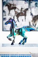 Koń z Krainy Fryzji, kolekcja Totem, Studio ROOF