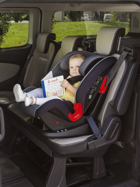 AKITA CHICCO Fotelik samochodowy 9-36 kg - INTRIGUE