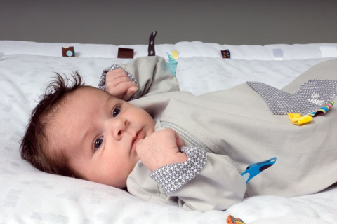 SNOOZEBABY Śpiworek do spania z długimi rękawami 3-9 miesięcy - biały / różowy