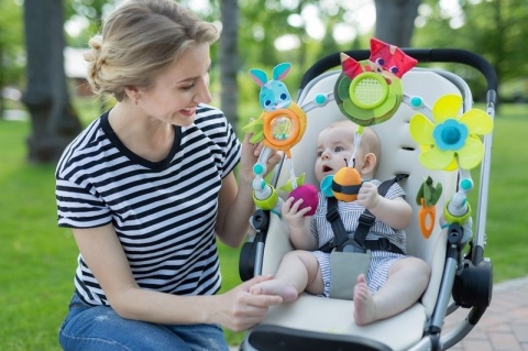 Tiny Love Łuk z zabawkami - Zabawa na łące