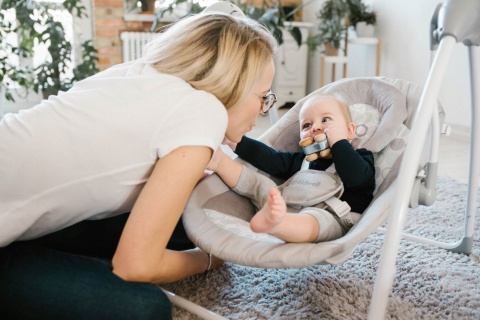 MILI Kidwell Huśtawka leżaczek 0-9 kg - KRÓLICZKI