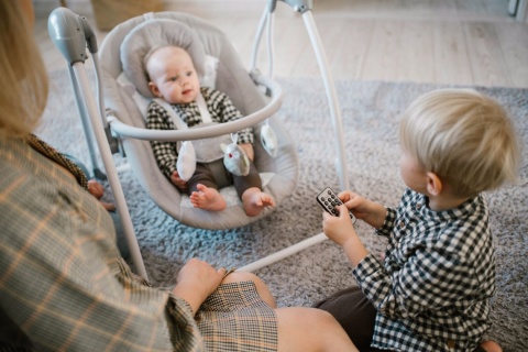 MILI Kidwell Huśtawka leżaczek 0-9 kg - KRÓLICZKI