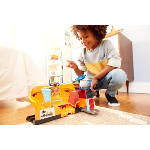 Hot Wheels skate park