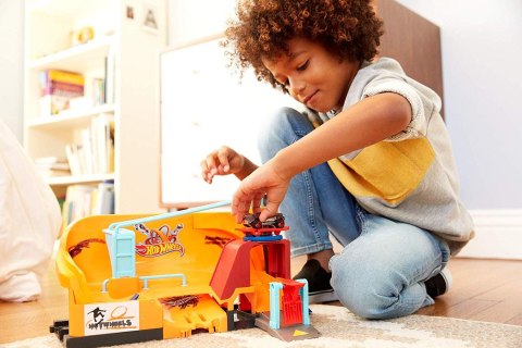 Hot Wheels skate park