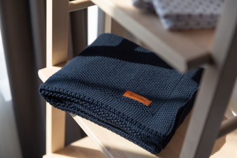 Kocyk Sensillo dziergany bawełna 100 x 80 - GRANATOWY