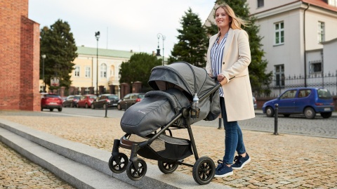 BELL Lionelo wózek spacerowy do 22kg, duże pompowane koła, torba, ocieplacz, moskitiera, uchwyt na kubek - Stone