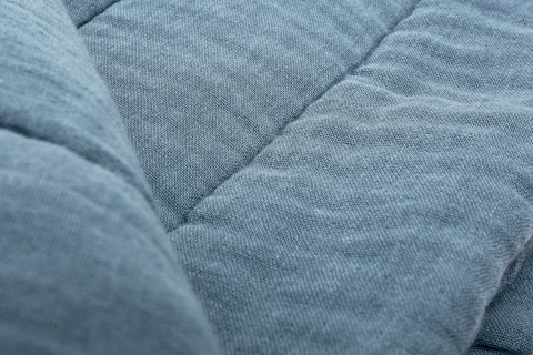 SENSILLO KOMPLET DO ŁÓŻECZKA DZIERGANY Z MUŚLINĄ - NIEBIESKI