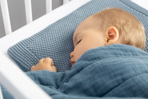 SENSILLO KOMPLET DO ŁÓŻECZKA DZIERGANY Z MUŚLINĄ - RÓŻOWY