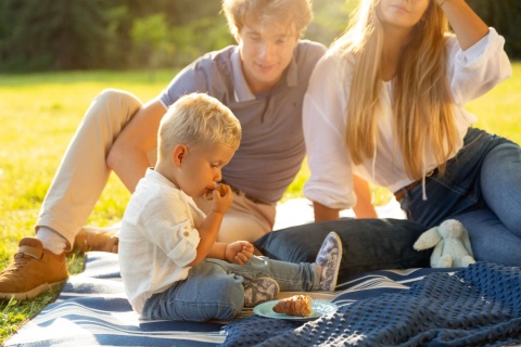 Lekki kocyk Minky 75x100cm Sensillo - GRANAT/KROPKI