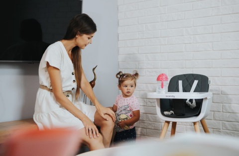 SCANDY 4Baby krzesełko do karmienia - BLACK