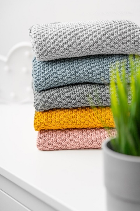 SENSILLO Bambusowy kocyk otulacz z kapturkiem 100% BAMBOO GIFT SZARY