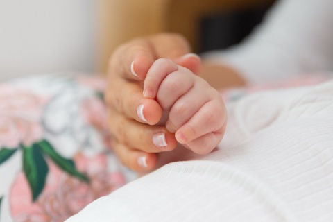 Rogal Minky do karmienia Sensillo - GRANATOWY KROPKI