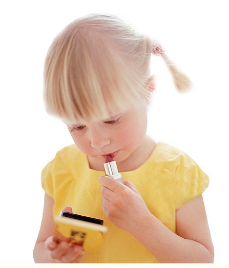 Drewniana toaletka dla dziewczynki