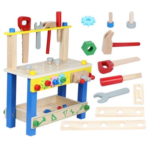 Duży drewniany warsztat