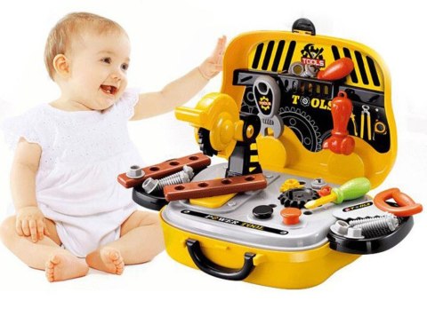 Warsztat z narzędzami w walizce na kołach